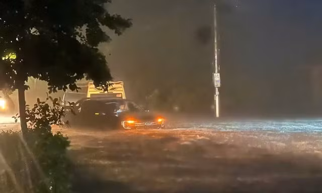 Mưa dông gây thiệt hại ở nhiều địa phương