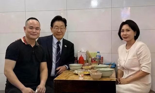 'Phở Tổng thống, bia tỷ phú, bún chả Obama' ở Hà Nội