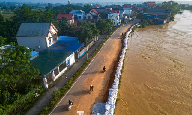 Lũ trên sông Cầu vẫn đặc biệt lớn, ngập lụt còn kéo dài