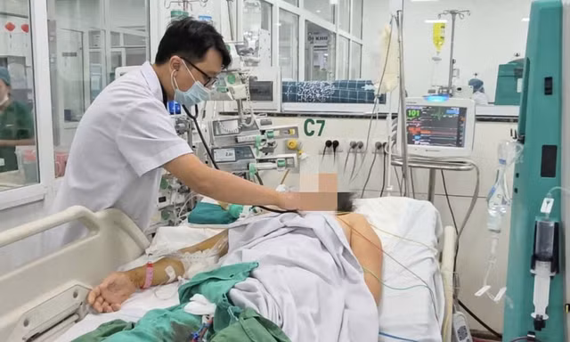 Cảnh báo nhiều người bị suy đa tạng chỉ sau vài ngày sốt xuất huyết