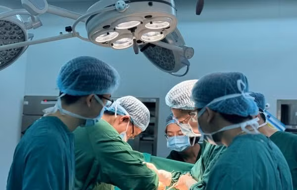 Lấy da bụng tạo ngực, bước tiến mới trong tái tạo sau ung thư vú