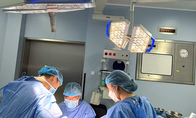Vì sao nhiều quý ông cao to, sinh lí mạnh vẫn đối mặt nguy cơ khó có con?