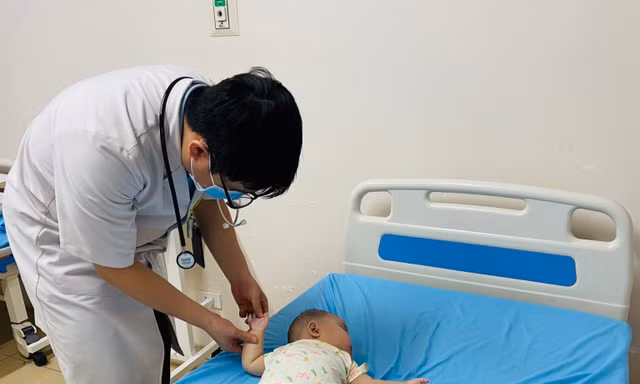 Chủng EV71 gây bệnh nặng lưu hành, tay chân miệng đối mặt nguy cơ bùng phát mạnh