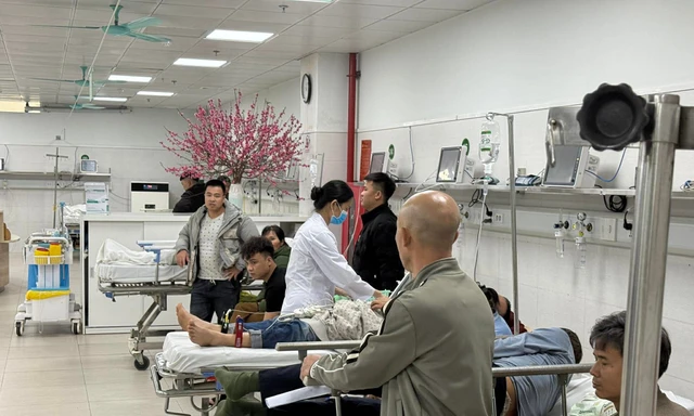 Hơn 100 ca cấp cứu do pháo nổ trong 24 giờ, bệnh viện lớn ‘căng mình’ trực chiến