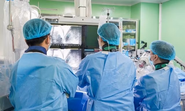 Công nghệ mới không cưa xương ức cứu giúp trẻ mắc tim bẩm sinh 