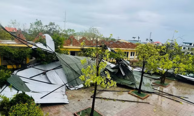 Hơn 1.000 trường học thiệt hại sau bão số 10