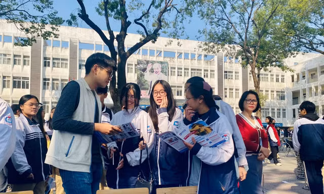Trường Đại học KHTN dự kiến ‘xóa sổ’ nhiều tổ hợp xét tuyển, cấp học bổng 5 tỷ/năm