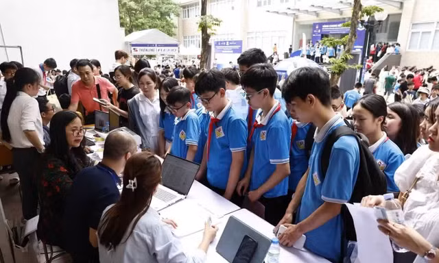 Thí sinh thi Vòng thi Chung kết Quốc gia AIMO 2026.