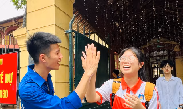 Đã đến lúc tính chuyện xoá bỏ kỳ thi tuyển lớp 10 quá áp lực