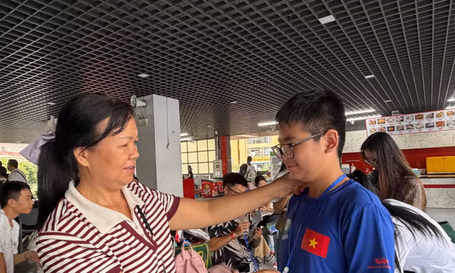 Học sinh dậy từ 3 giờ sáng đi thi Chung kết Quốc tế AIMO 2026
