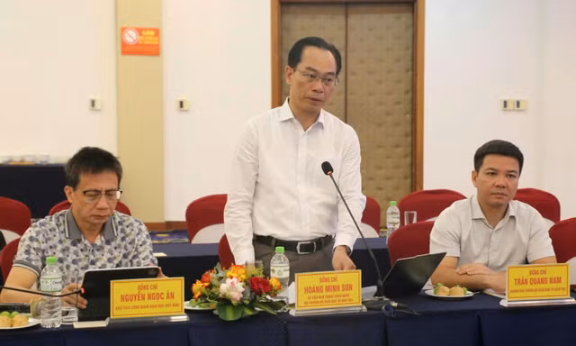 Gian lận thi ở Quảng Trị: Bộ trưởng Bộ GD&ĐT Hoàng Minh Sơn đã làm việc với UBND tỉnh
