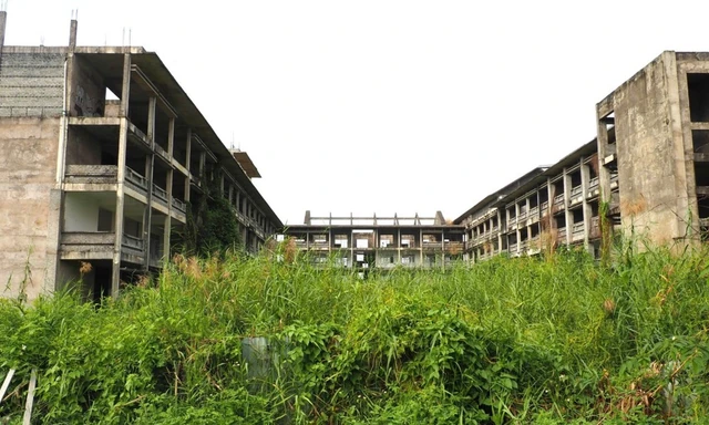 Công trình trường học bỏ hoang 8 năm tại phường rất thiếu chỗ học