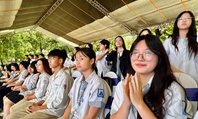 Học sinh Hà Nội trong lễ ra quân thi học sinh giỏi quốc gia năm nay.