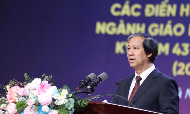 Bộ trưởng Bộ GD&ĐT Nguyễn Kim Sơn: Hà Nội cấp bách tăng số lượng trường phổ thông, kiểm soát chặt dạy thêm học thêm