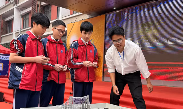 Gần 2.000 học sinh đắm mình cùng Robotics, AI, STEM