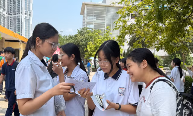 Bức tranh tuyển sinh lớp 10 Hà Nội: Nhiều trường tăng mạnh điểm chuẩn, cao nhất 8,5