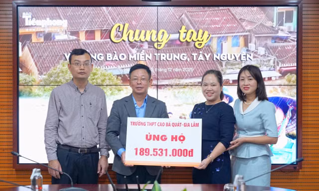 Trường học Hà Nội ủng hộ gần 280 triệu đồng và nhiều phần quà cho học sinh, người dân vùng lũ