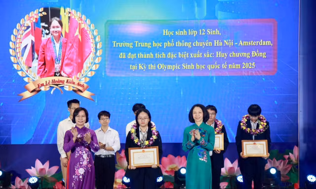 Giáo dục Hà Nội lên top đầu toàn quốc, năm học mới học thật, điểm số thật