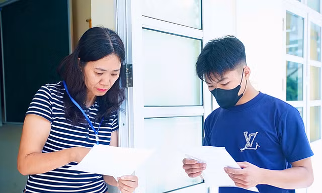 '2 trong 1' không tự sinh ra gian lận, lỗi là do con người cố tình vi phạm quy chế thi