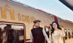 Tàu Hà Nội 5 cửa ô ‘mở hàng’ chương trình đặc biệt sáng Mùng 1 Tết 