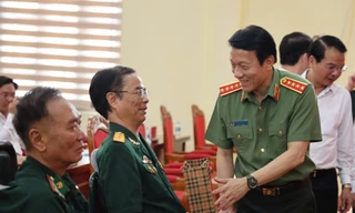 Bộ trưởng Bộ Công an thăm, tặng quà thương bệnh binh, người có công tỉnh Phú Thọ