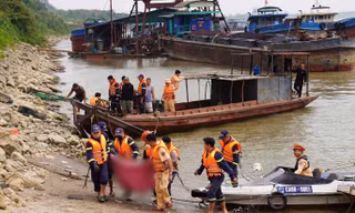Lật tàu hút cát trên sông Hồng, 1 người chết, 1 người mất tích