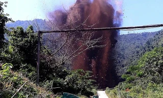 Huỷ nổ quả bom nặng hơn 1 tấn được phát hiện gần cầu Việt Trì