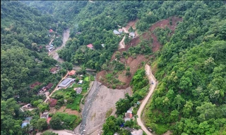 200 m3 đất đá vùi lấp quốc lộ 43 qua Sơn La, hơn 1.000 hộ dân bị chia cắt