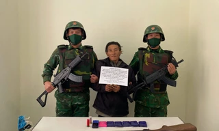 Mang súng, vận chuyển 1.200 viên ma túy tổng hợp qua biên giới