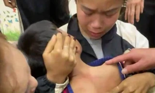 Học sinh lớp 1 bị khóa trong lớp nhiều giờ sau khi tan học