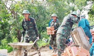 Quân khu 2 bắt tay xây mới 331 căn nhà cho người dân vùng lũ Sơn La