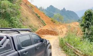 Phú Thọ: Đường sạt lở chưa được khôi phục, đảo lộn cuộc sống hàng nghìn dân 