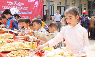 Tết sẻ chia – Tết yêu thương với thiếu nhi Sơn La