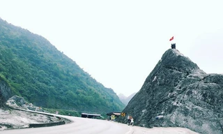 Leo núi chụp ảnh ở đèo Đá Trắng, một người trượt chân tử vong