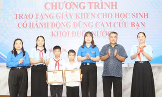 Đội viên mưu trí cứu em nhỏ khỏi đuối nước ở Sơn La được tuyên dương