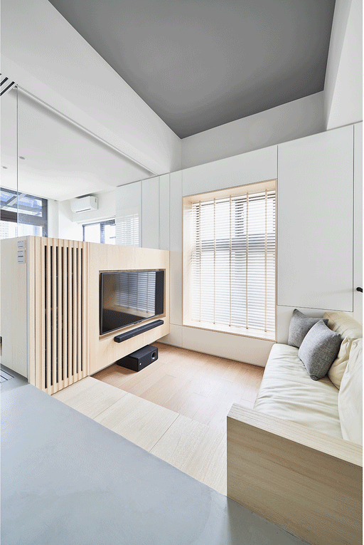 Phía tường của ngôi nhà nhìn qua cứ ngỡ là ốp gỗ song thực tế đằng sau chính là nơi lưu trữ đồ rất tiện lợi, tiết kiệm không gian. Phía tường của ngôi nhà nhìn qua cứ ngỡ là ốp gỗ song thực tế đằng sau chính là nơi lưu trữ đồ rất tiện lợi, tiết kiệm không gian.