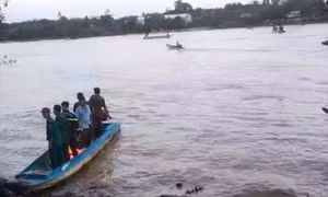 Giáo viên tiểu học tử vong sau vụ lật vỏ lãi trên sông ở Cà Mau 