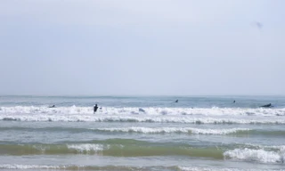 Cô gái khóc suốt đêm tìm chiếc nhẫn quan trọng rơi ở biển Đà Nẵng 