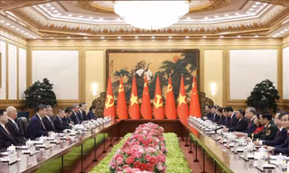 Tổng Bí thư, Chủ tịch nước Việt Nam và Trung Quốc trao đổi nhiều vấn đề quan trọng 