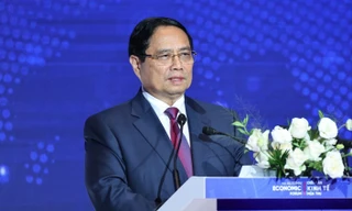 Thủ tướng: 'Đi lên từ bàn tay, khối óc, mảnh đất, khung trời, cửa biển của mình'