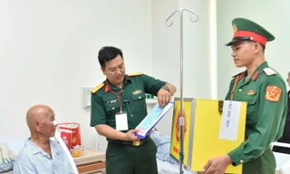 Hình ảnh Tổng Bí thư Tô Lâm cùng lãnh đạo Đảng, Nhà nước thực hiện quyền cử tri