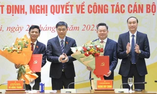 Công bố nghị quyết của Ủy ban Thường vụ Quốc hội về công tác cán bộ