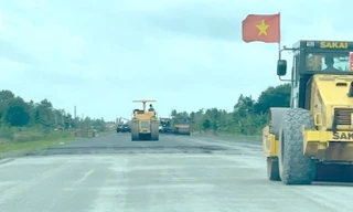 Cao tốc Cần Thơ - Cà Mau 'đua' tiến độ, thi công không nghỉ lễ 2/9