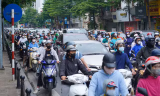 Cấm xe máy xăng: Xây trạm sạc xe điện phải đi trước một bước 