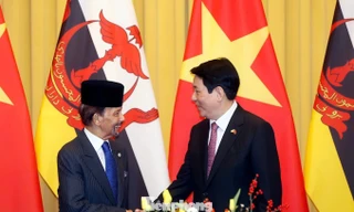 Chủ tịch nước Lương Cường chủ trì lễ đón Quốc vương Brunei