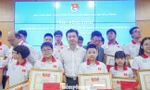 Central Youth Union Secretary presents certificates of merit to students with special achievements at AIMO 2025