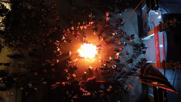 Tục lạ giữa thủ đô: Tề tựu trong đêm xin đốm lửa thiêng