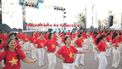 Vũ điệu 'bùng nổ' Nha Trang, lan tỏa niềm tin người tiêu dùng Việt