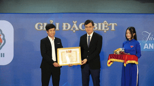 Video: Trao giải cuộc thi sáng tác biểu trưng Đại hội Đoàn toàn quốc lần thứ XIII