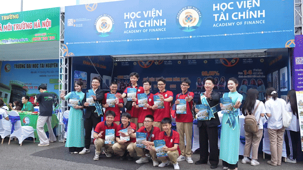 Không khí sôi động Ngày hội tuyển sinh khối các ngành Khoa học và Công nghệ lần thứ 2